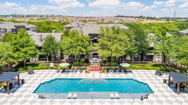 Cortland Walnut Hill apartments in Irving TX