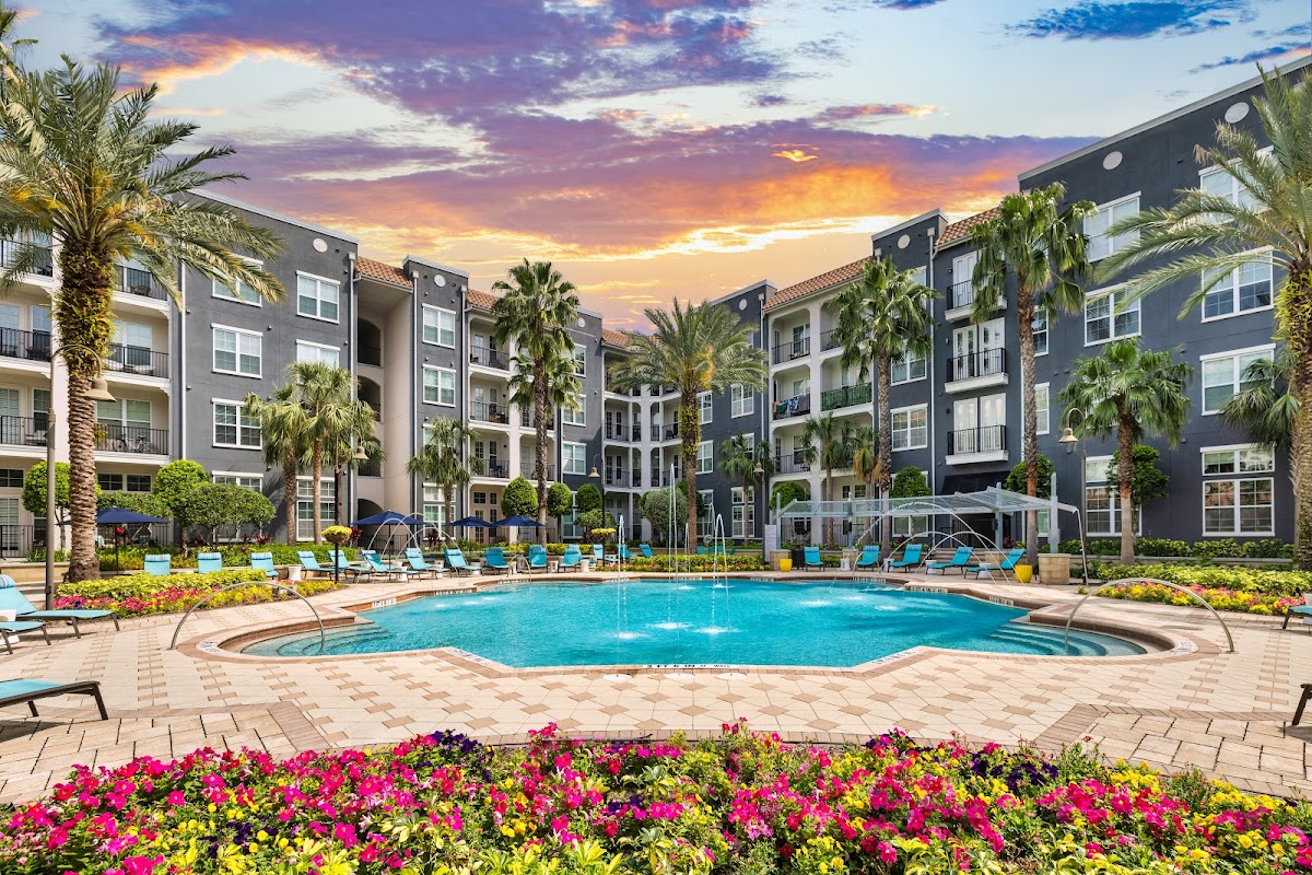 MAA SoHo Square apartments in Tampa FL