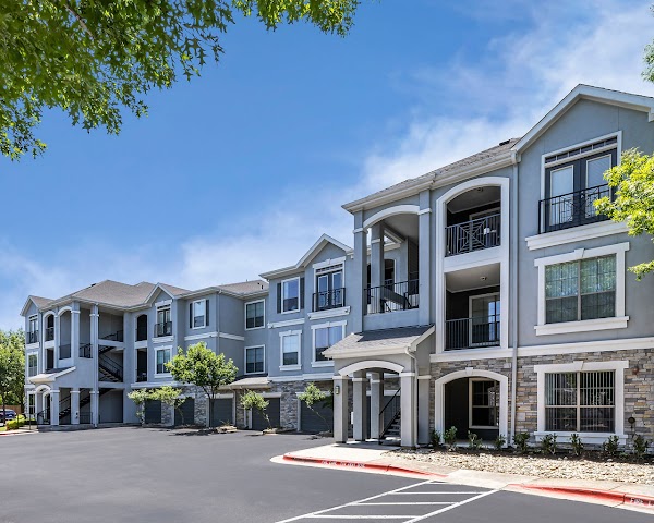 Villas at Stone Oak Ranch apartments in Austin TX