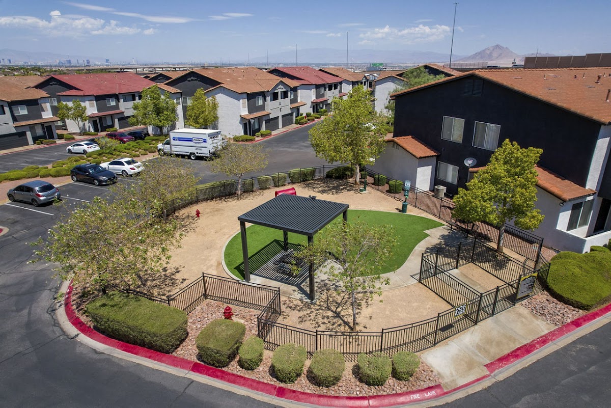 Townhomes at Horizon Ridge apartments in Henderson NV