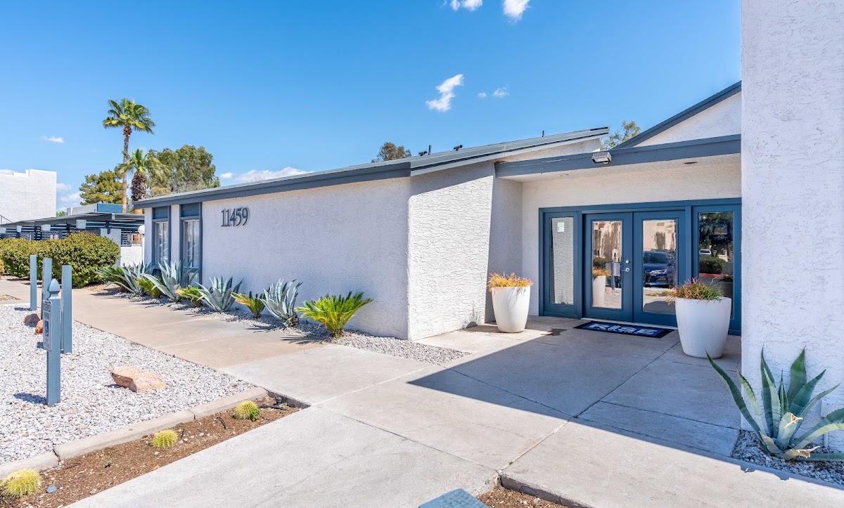 Rise Lakeside apartments in Glendale AZ