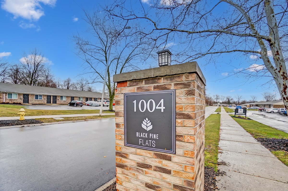 Black Pine Flats apartments in Fort Wayne IN