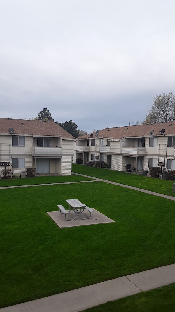 Phoenix Manor/Seville apartments in Kennewick, WA