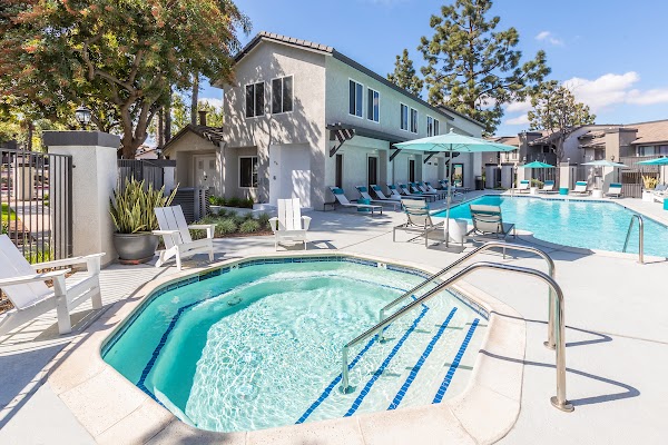 Hensley at Corona Pointe apartments in Corona, CA