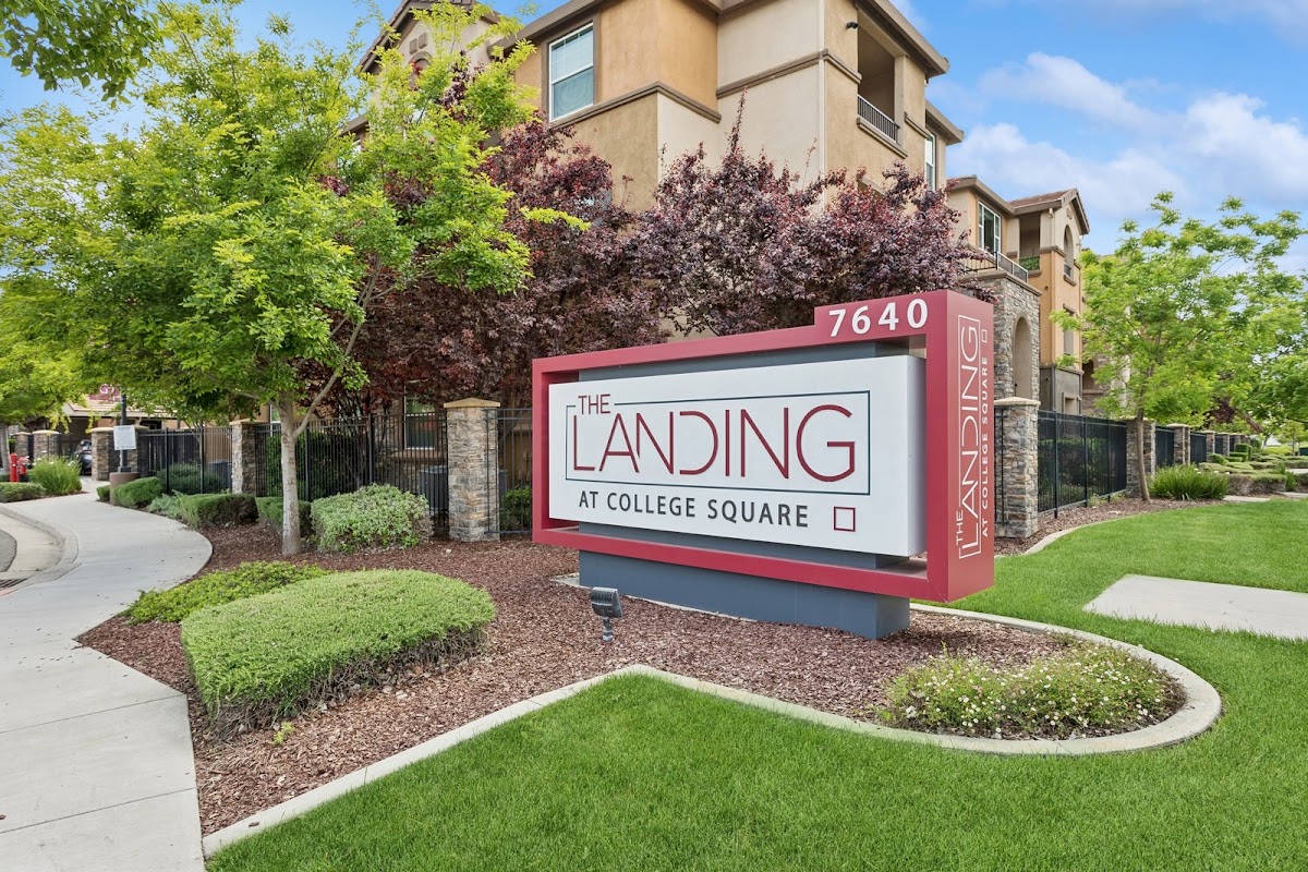 The Landing at College Square apartments in Elk Grove, CA