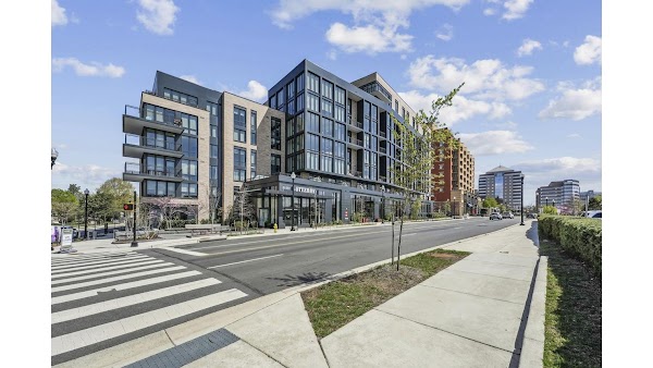 Fitzroy apartments in Arlington, VA