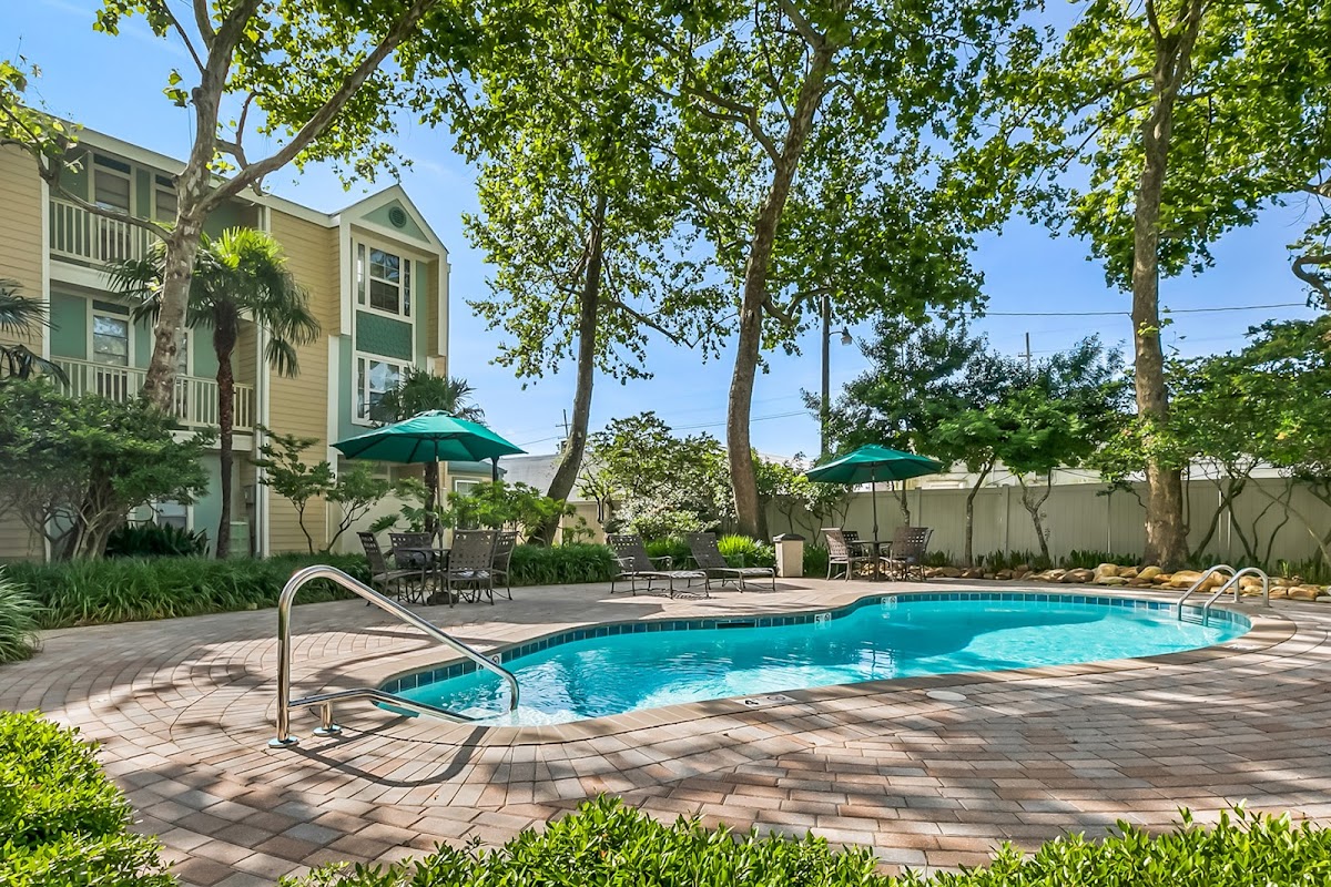Frenchman's Creek apartments in Kenner, LA