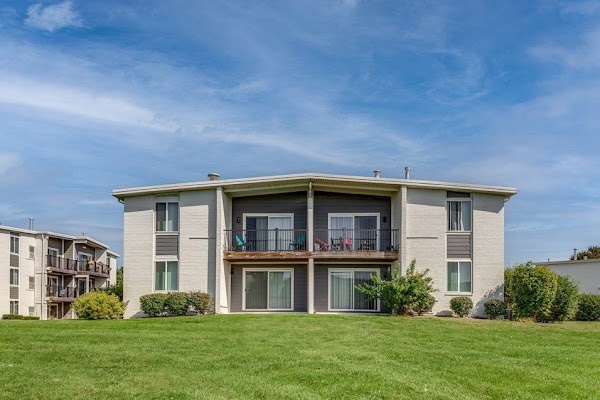 Ridgeline at Canton apartments in Livonia, MI