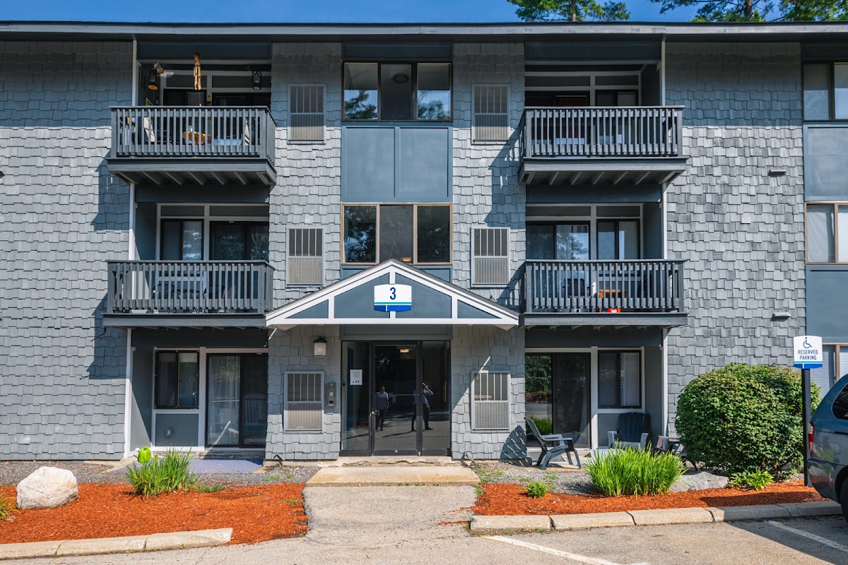 Hilltop by Princeton apartments in Nashua, NH