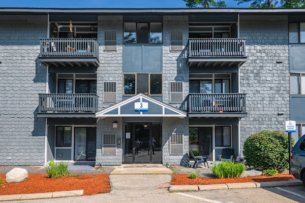 Hilltop by Princeton apartments in Nashua, NH