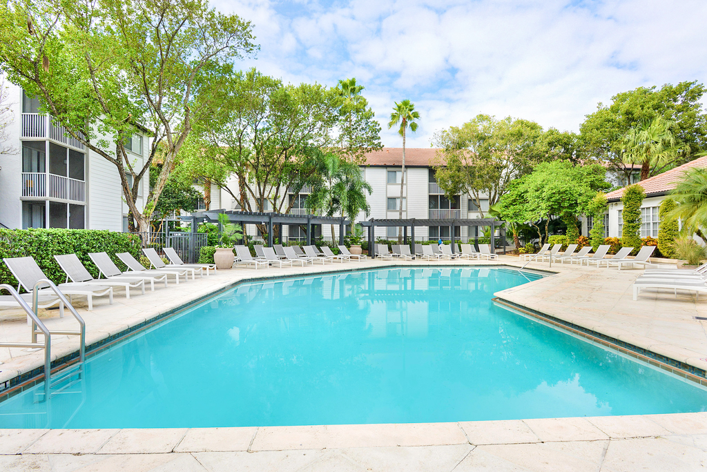 Sabal Pointe apartments in Coral Springs, FL