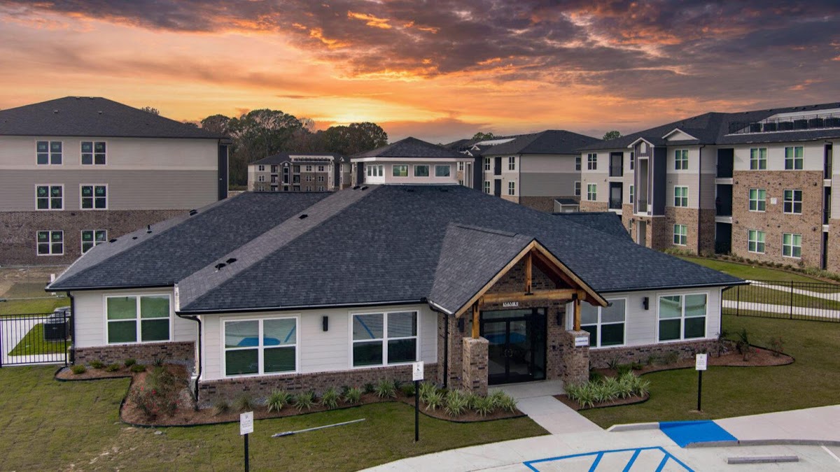 Drake's Landing apartments in Baton Rouge, LA