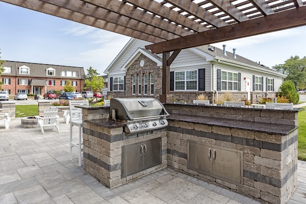 Cypress Place apartments in Schaumburg, IL
