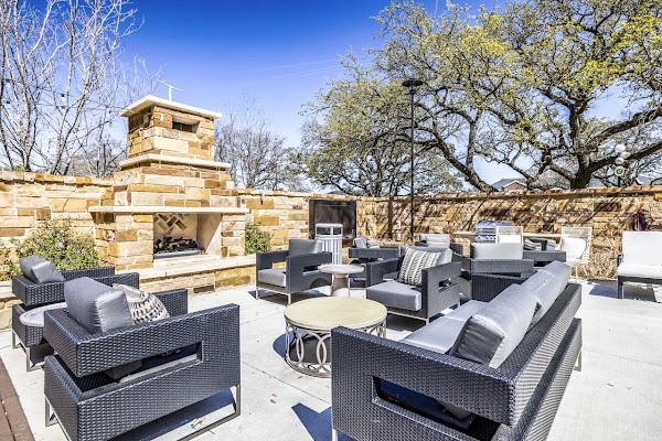 Overture Arboretum apartments in Austin, TX