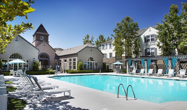 Parc Chateaux apartments in Santa Clarita, CA