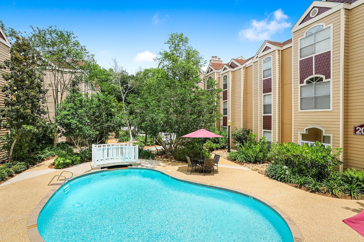 Magnolia Creek apartments in Kenner, LA