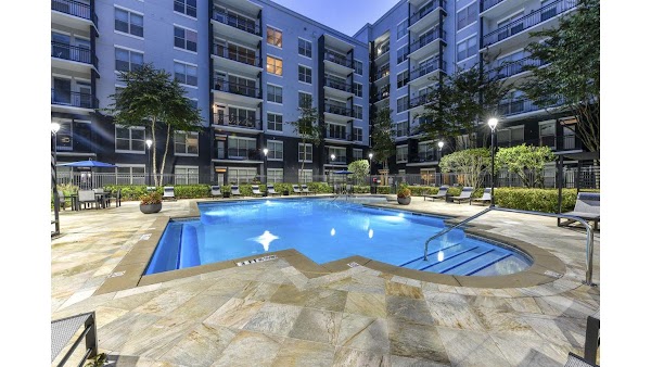 Peachtree Dunwoody Place apartments in Sandy Springs, GA