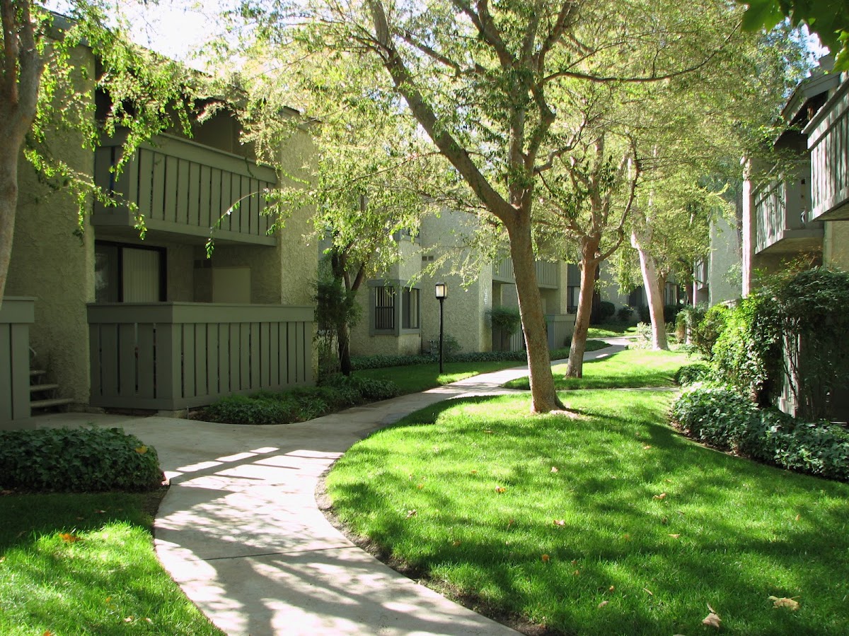 Artisan Oaks apartments in Santa Clarita, CA