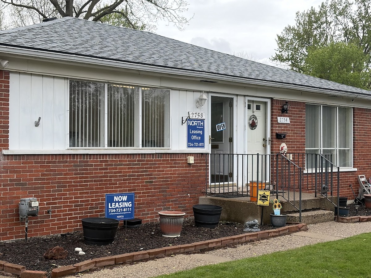 Oak Village apartments in Westland, MI