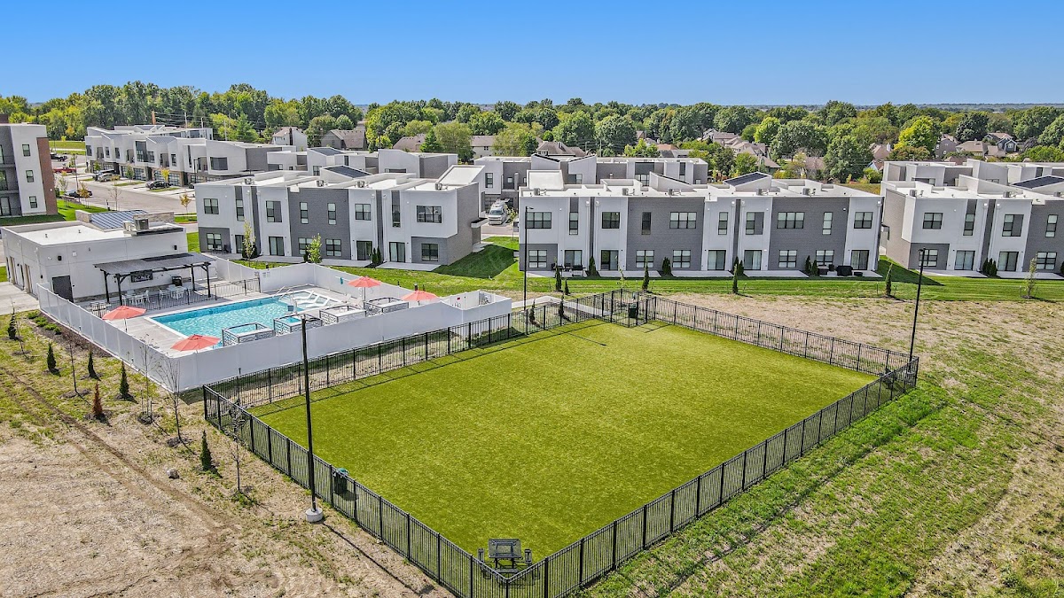The Signature at West Pryor apartments in Lee S Summit, MO