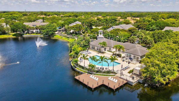 St. Tropez Luxury Townhomes & Villas apartments in Plantation, FL