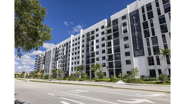 Oasis Pointe apartments in Hollywood, FL