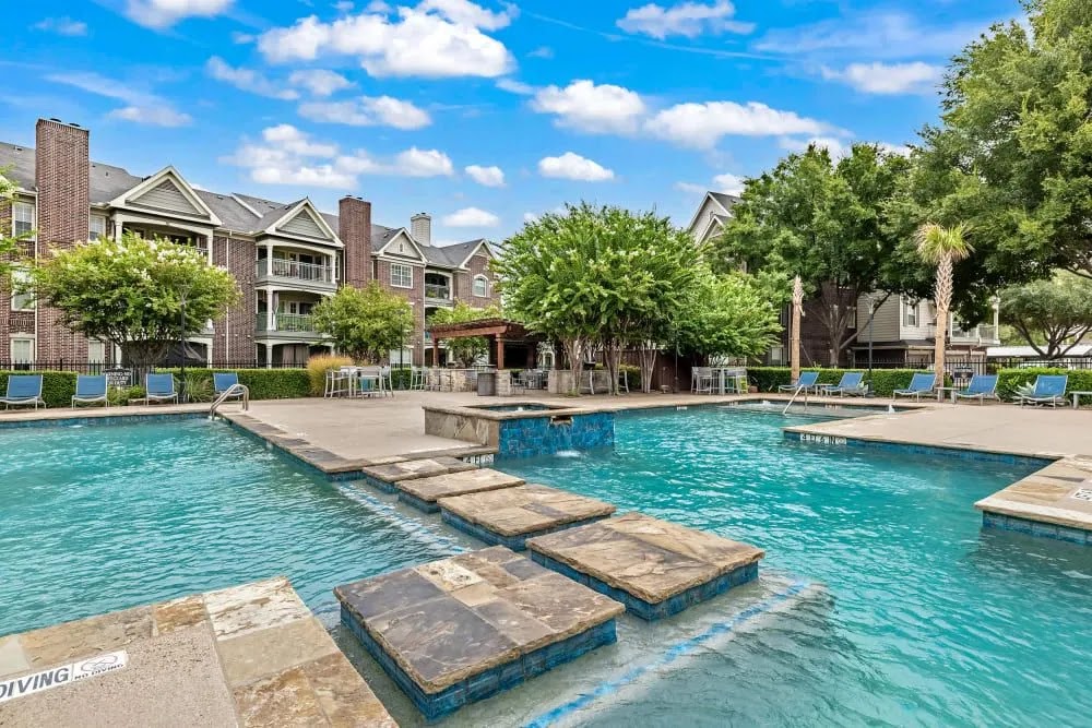 Marquis at Silver Oaks apartments in Grapevine, TX