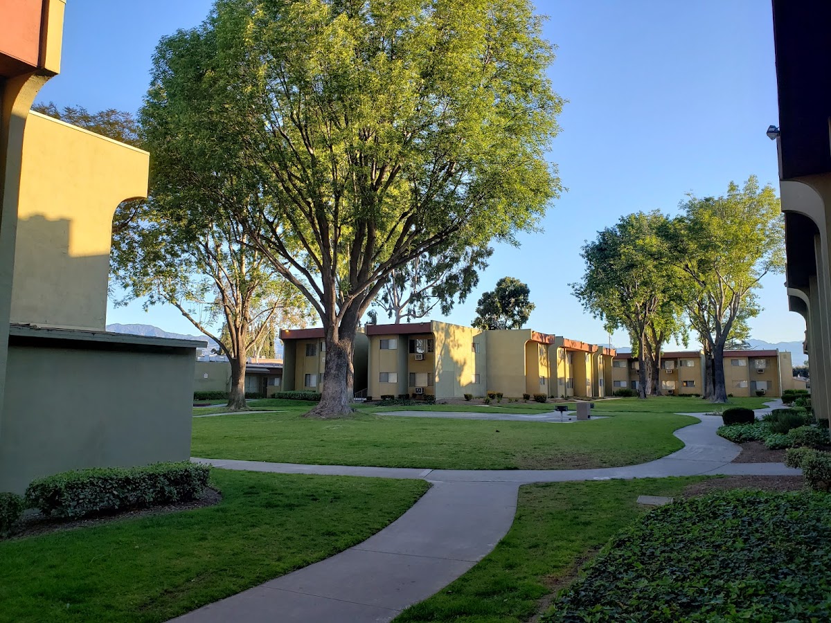 CAMERON PARK apartments in West Covina, CA