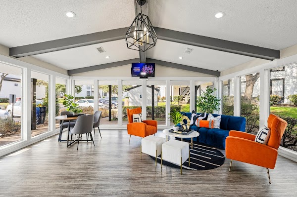 Keller Oaks apartments in Carrollton, TX