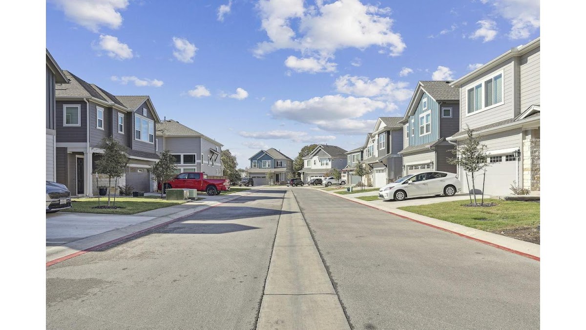 The Oaks on Chisholm Trail apartments in Round Rock, TX
