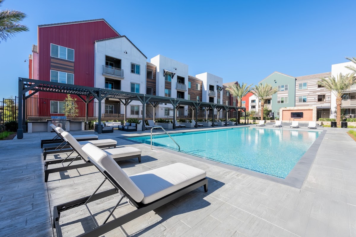 Norco Valley Square apartments in Corona, CA