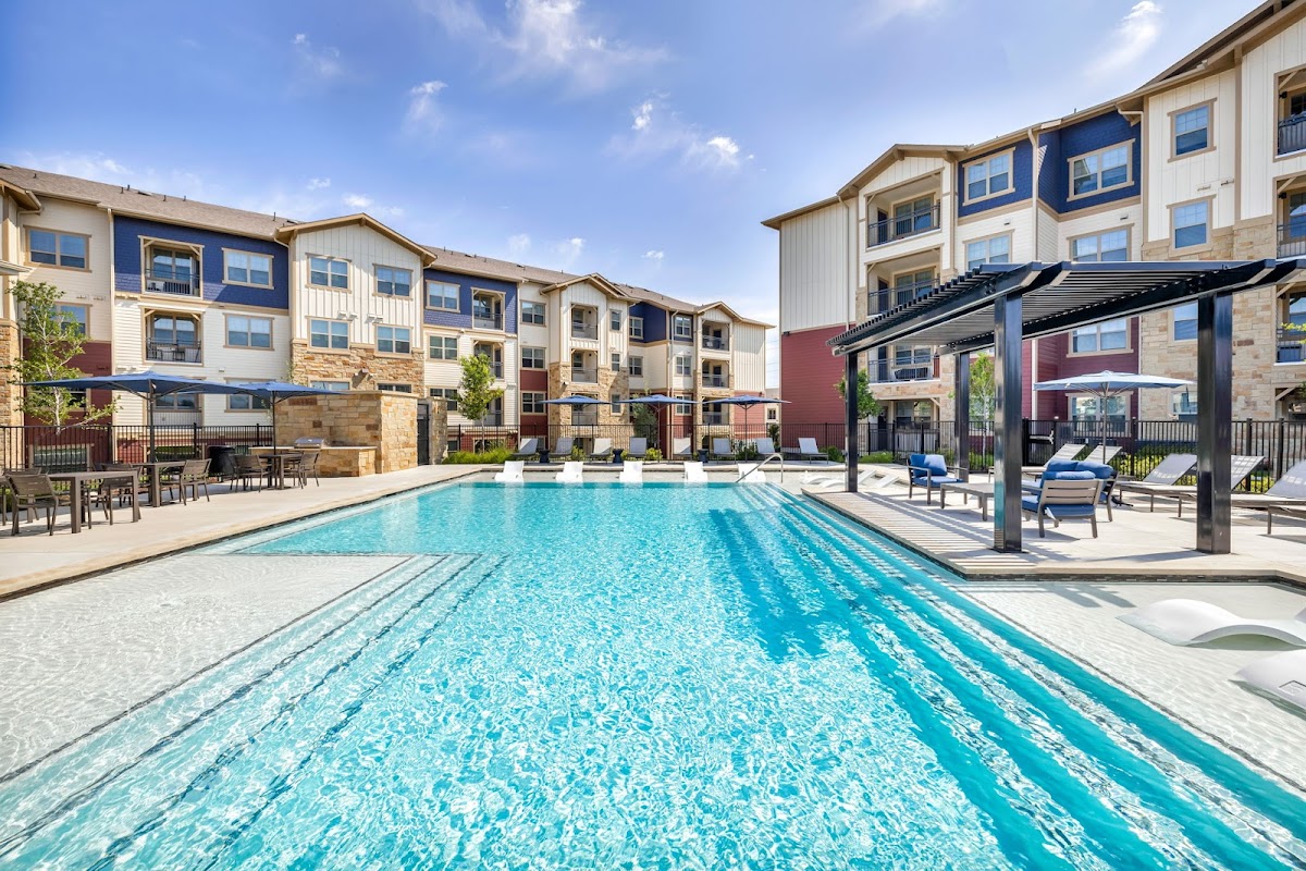 The James on Grand Avenue apartments in Round Rock, TX