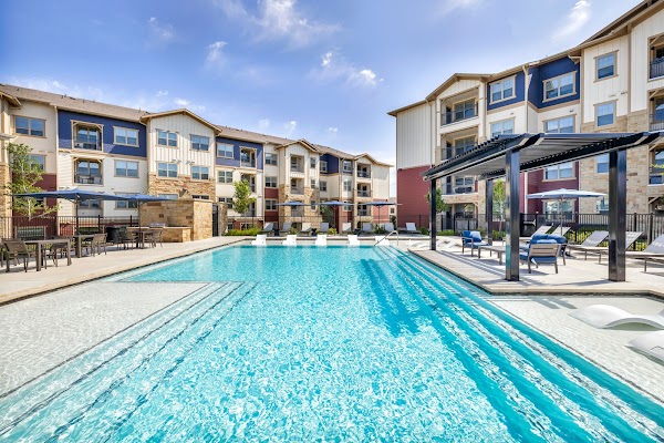 The James on Grand Avenue apartments in Round Rock, TX