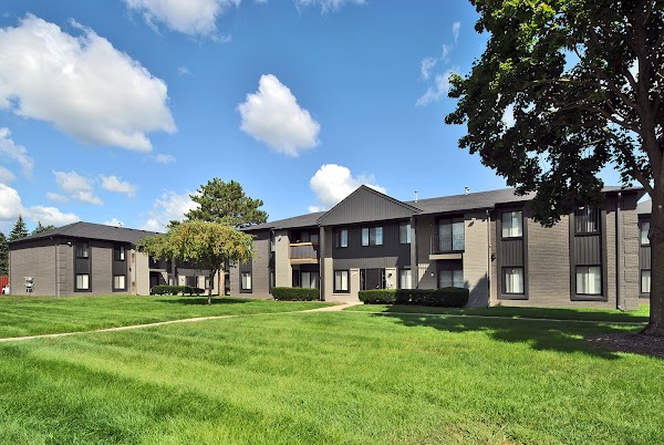 Canterbury Park Apartments apartments in Livonia, MI