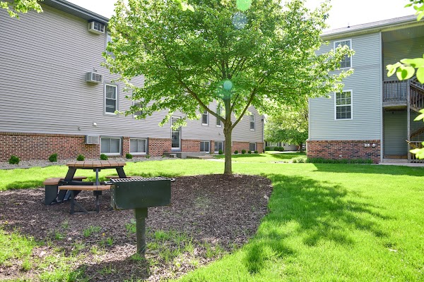 Meredith's Properties Leasing Office apartments in Bloomington, IL