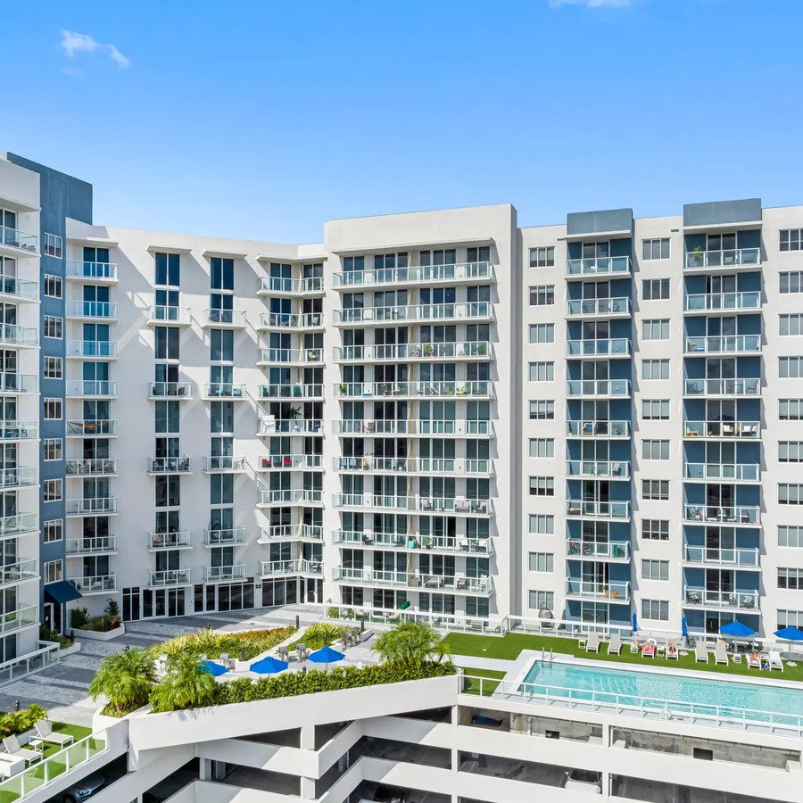 Hollywood East apartments in Hollywood, FL