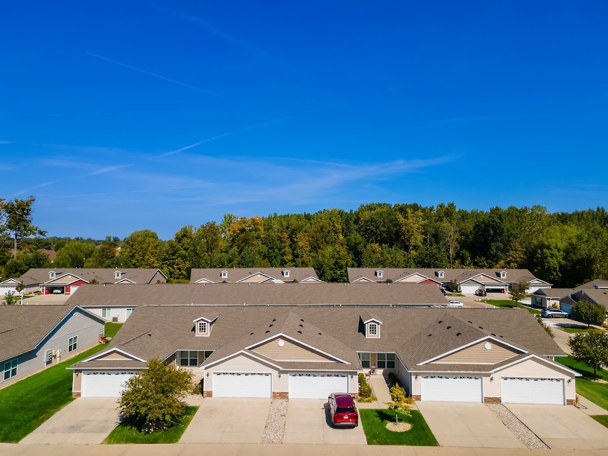 Redwood Shelby Township apartments in Sterling Heights, MI