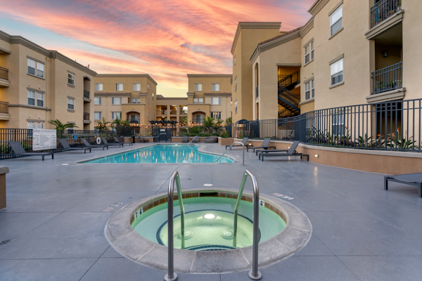 Pinnacle at Fullerton Apartments apartments in Fullerton, CA