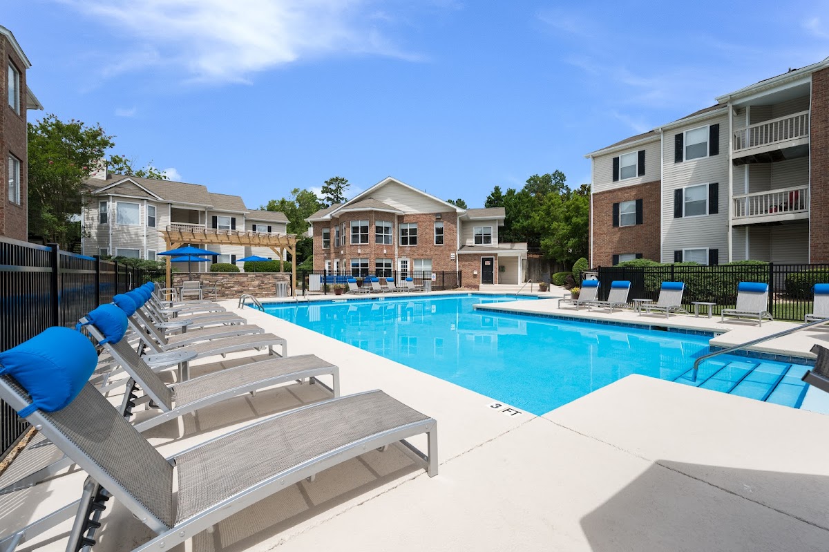 Chace Lake Villas apartments in Hoover, AL