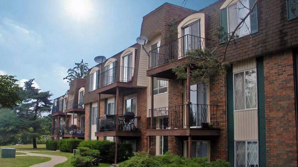 Pine Lake Manor Apartments apartments in Pontiac, MI