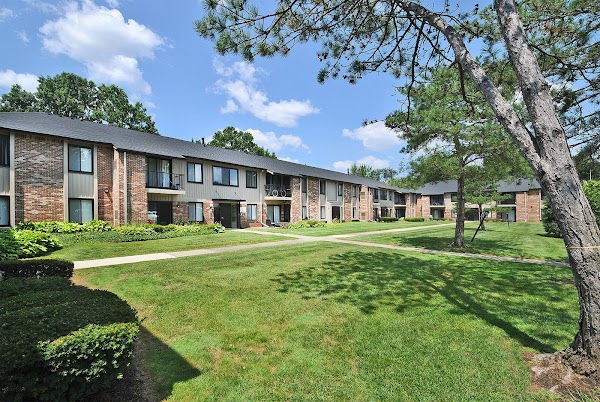 Merriman Woods apartments in Livonia, MI