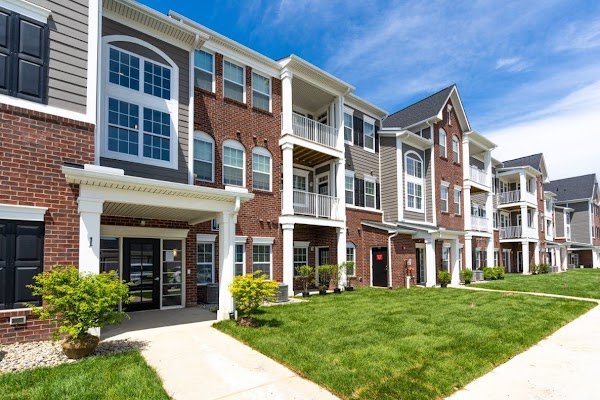 24 at Bloomfield apartments in Pontiac, MI
