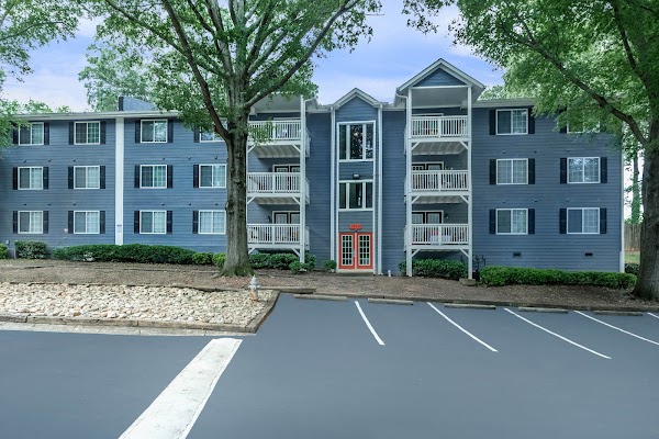Crest at East Cobb apartments in Marietta, GA
