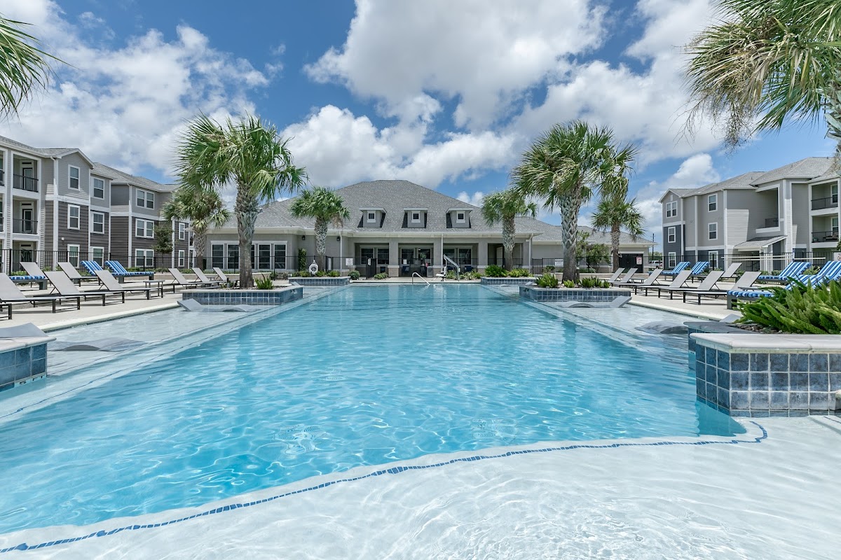 The Retreat Corpus Christi apartments in Corpus Christi, TX