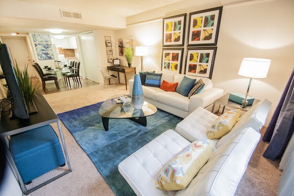 Lake Towers apartments in Baton Rouge, LA