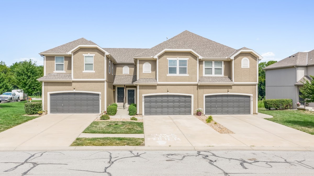Herrington Park Townhomes apartments in Lenexa, KS
