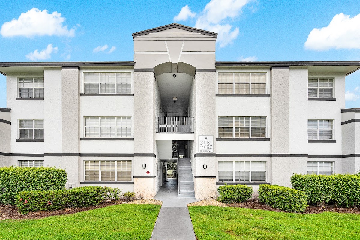 Cortland Pembroke Pines apartments in Pembroke Pines, FL