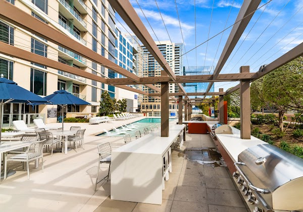 Cortland on McKinney apartments in Dallas, TX