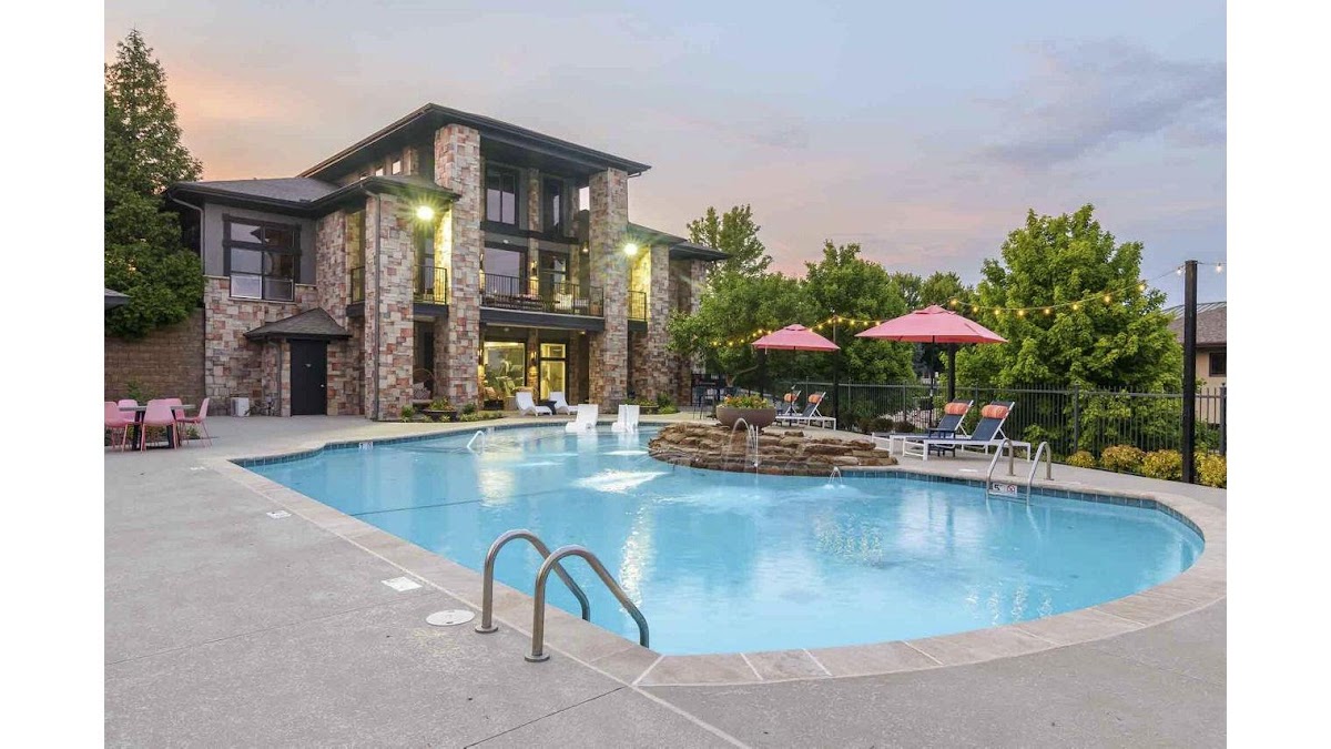 Aventura Falcon Valley apartments in Lenexa, KS