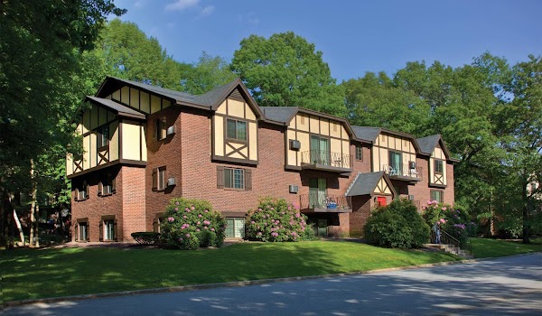 Royal Crest apartments in Lawrence, MA